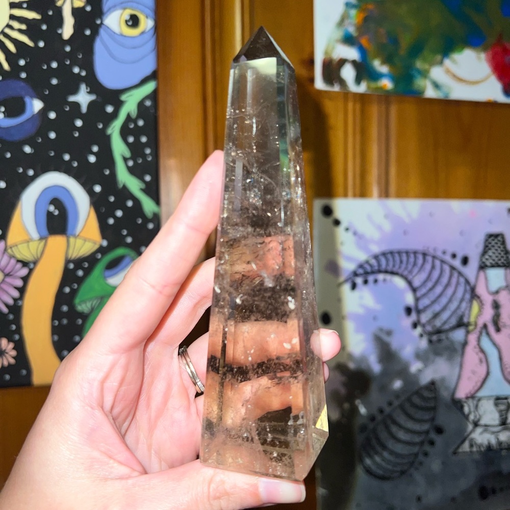 HQ Smokey Quartz obelisk 🩶🤎 internal rainbows ❤️🔥